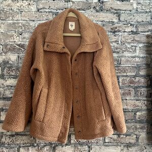 BillABong Teddy jacket. So cozy Snaps up, front pockets smoke/pet free